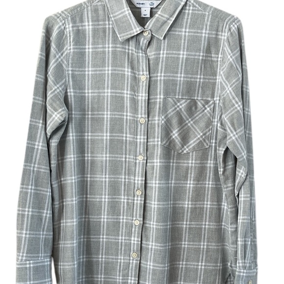 Old Navy Gray and White Button Down Shirt Size Medium Long Sleeve - Picture 1 of 10